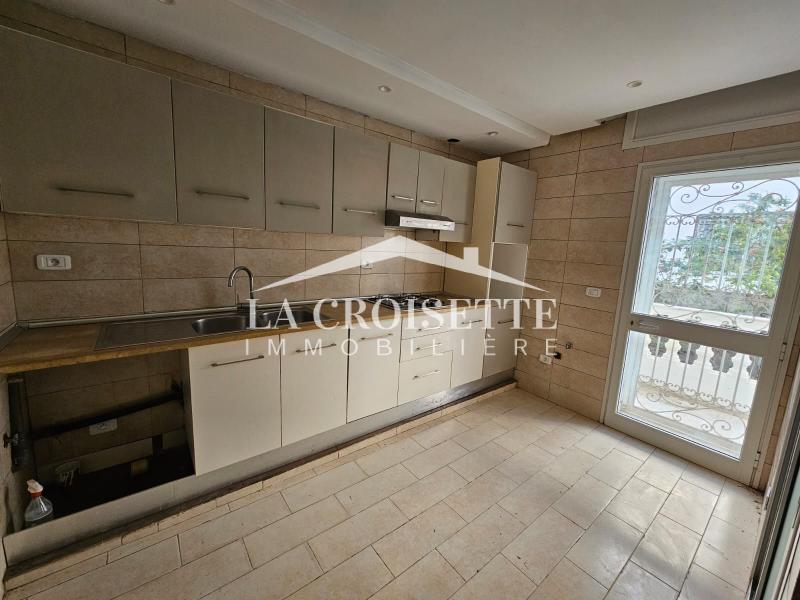 Duplex S+5 à usage bureautique au Lac 2
